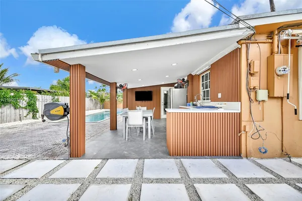 $860,000 | 6190 West 14th Avenue, Hialeah, FL 33012