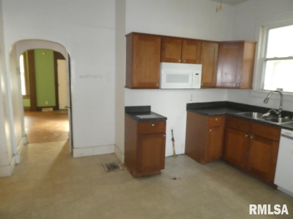 1608 South 8th Street Springfield, IL 62703 - Photo 8 of 17