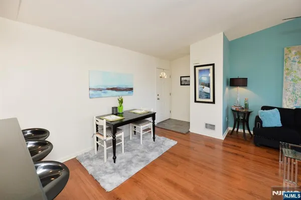 $421,000 | 20 Parkside Court, Wayne, NJ 07470