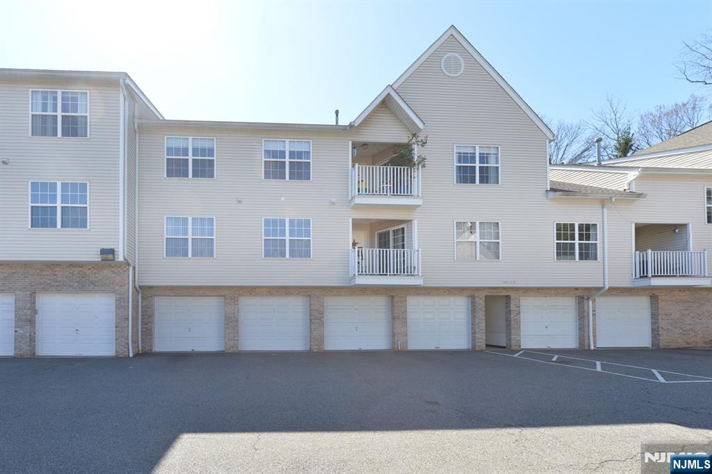 20 Parkside Court Wayne, NJ 07470 - Photo 19 of 22 a front view of a house with a yard