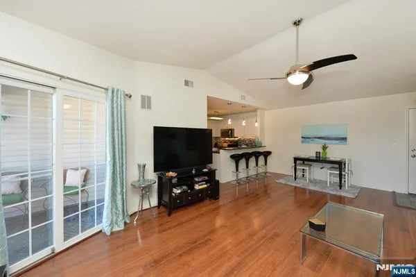 $421,000 | 20 Parkside Court, Wayne, NJ 07470