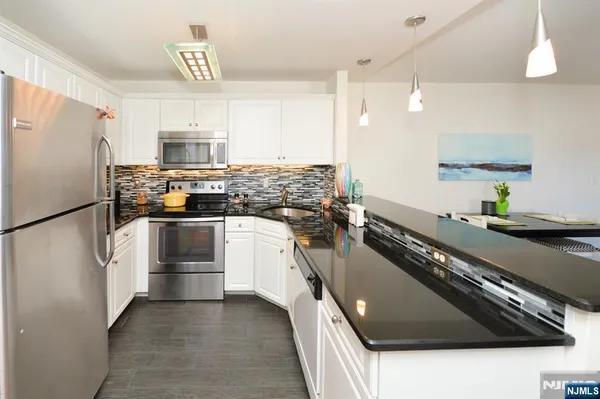 $421,000 | 20 Parkside Court, Wayne, NJ 07470