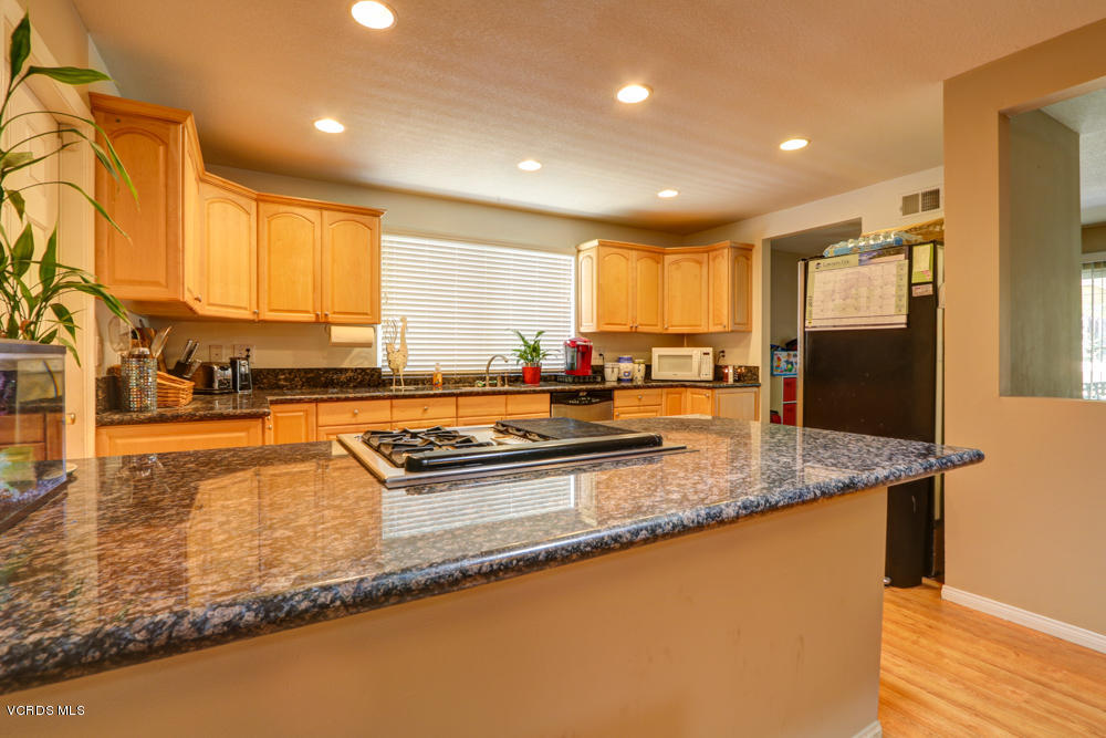 5216 Mildred Street Simi Valley, CA 93063 - Photo 3 of 20 Glenda (7 of 25)