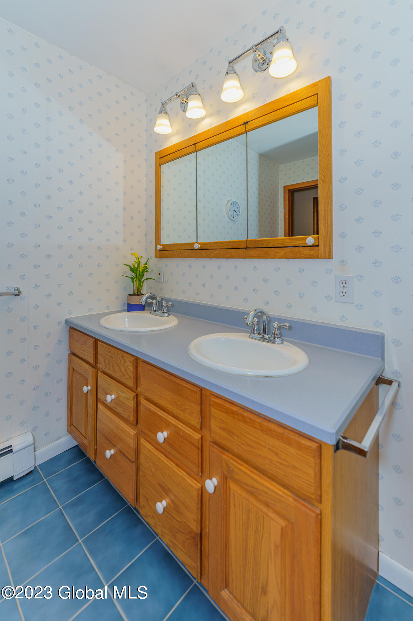 141 Gordon Road Rotterdam, NY 12306 - Photo 34 of 61 6 bathroom 1