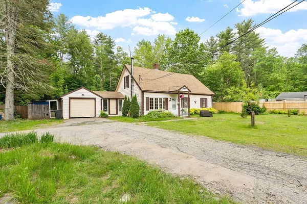 $438,000 | 10 Worcester Road, Townsend, MA 01469