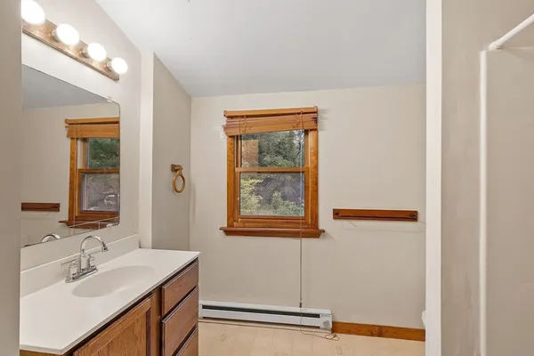 $438,000 | 10 Worcester Road, Townsend, MA 01469