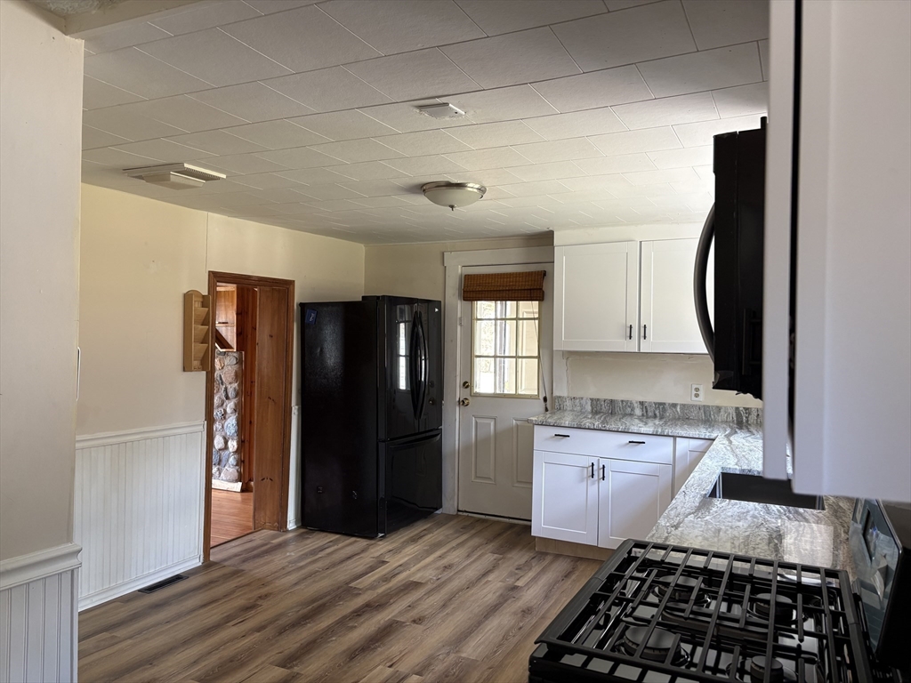 10 Worcester Road Townsend, MA 01469 - Photo 3 of 40