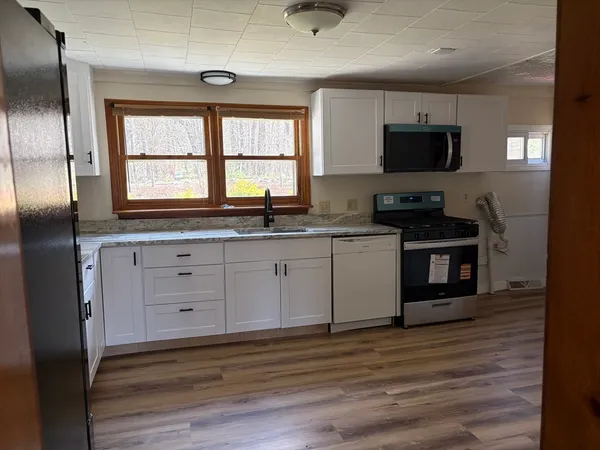 $438,000 | 10 Worcester Road, Townsend, MA 01469