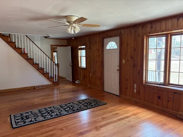 $438,000 | 10 Worcester Road, Townsend, MA 01469