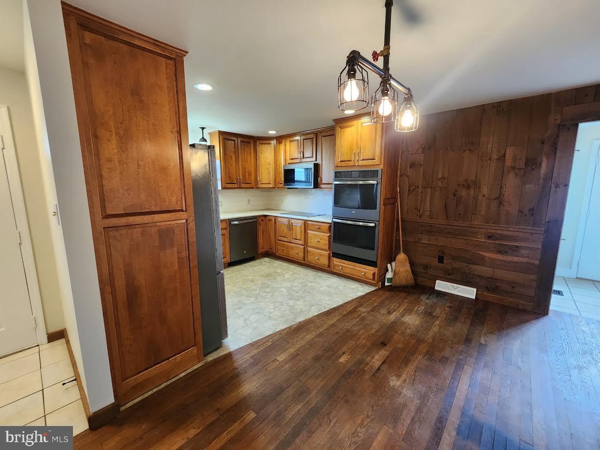 827 Disston View Drive Lititz, PA 17543 - Photo 11 of 37