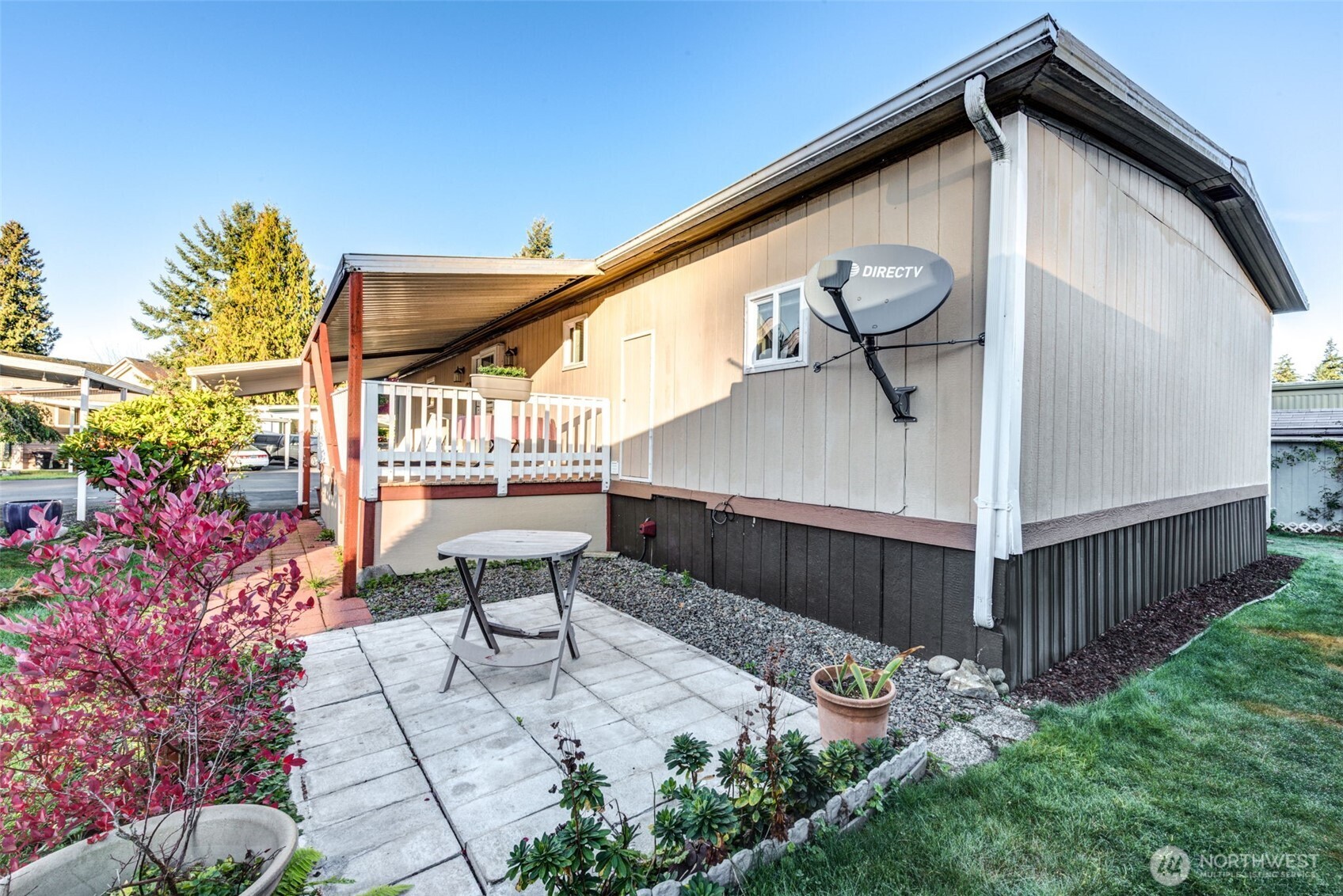 11622 Silver Lake Road, Unit 58 Everett, WA 98208 - Photo 31 of 32 a view of a chair and table in the backyard