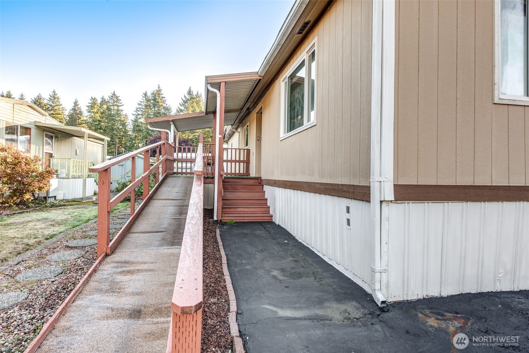 11622 Silver Lake Road, Unit 58 Everett, WA 98208 - Photo 8 of 32 a view of an entryway