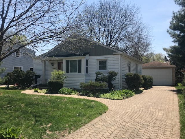 2333 Illinois Road Northbrook, IL 60062 - Photo 1 of 16 a front view of house with yard and green space
