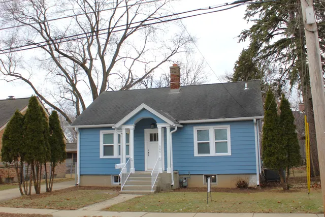 $290,000 | 689 Bent Street, Elgin, IL 60120