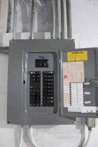 $290,000 | 689 Bent Street, Elgin, IL 60120