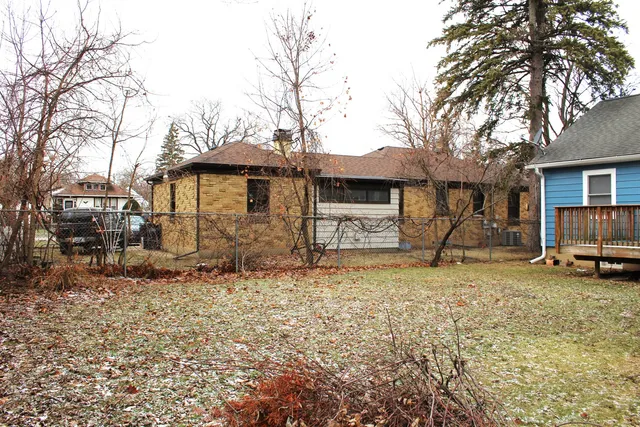 $290,000 | 689 Bent Street, Elgin, IL 60120
