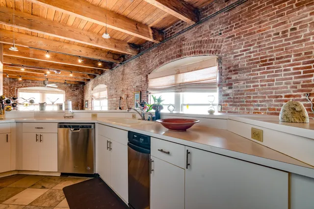 $449,000 | 262 Wagner Place, Unit 402, Memphis, TN 38103