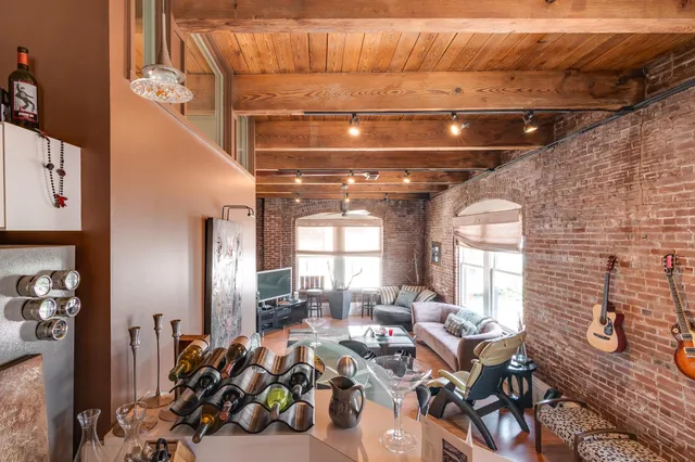 $449,000 | 262 Wagner Place, Unit 402, Memphis, TN 38103