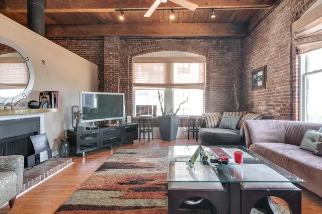 $449,000 | 262 Wagner Place, Unit 402, Memphis, TN 38103