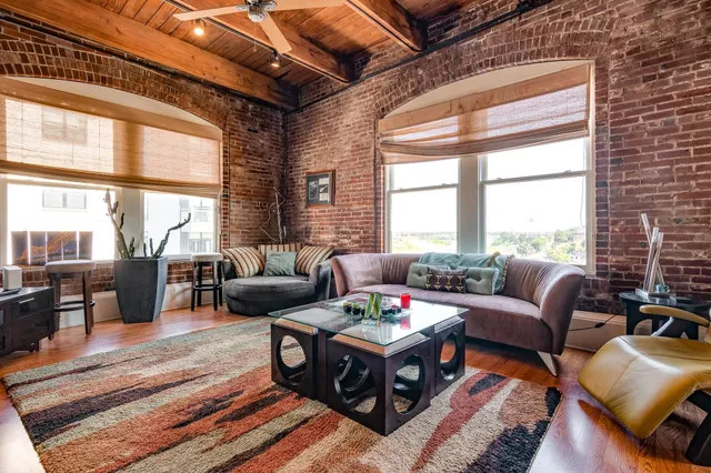 $449,000 | 262 Wagner Place, Unit 402, Memphis, TN 38103