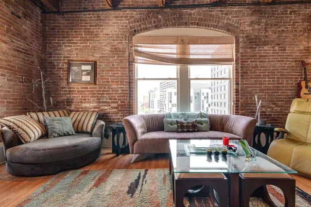 $449,000 | 262 Wagner Place, Unit 402, Memphis, TN 38103