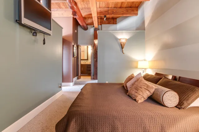 $449,000 | 262 Wagner Place, Unit 402, Memphis, TN 38103