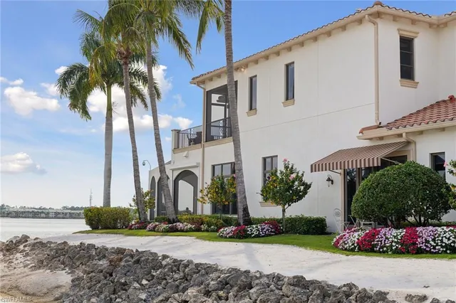 a view of garden with patio