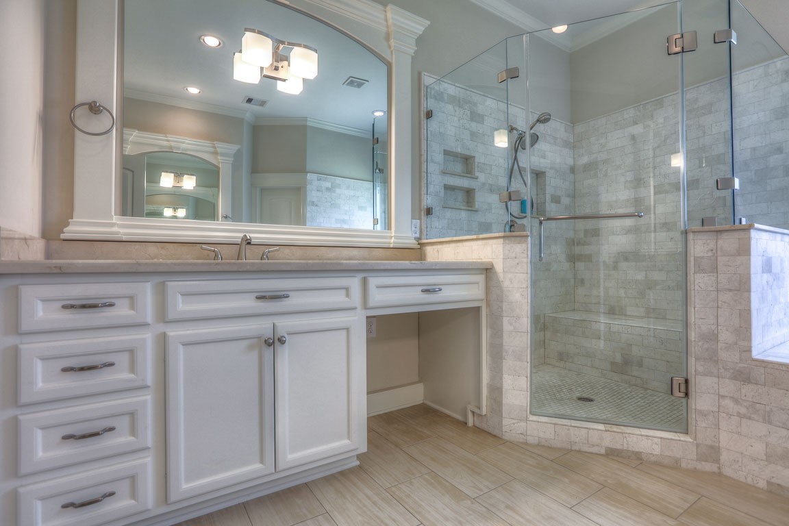 922 Alexander Street Houston, TX 77008 - Photo 22 of 43 Primary vanity with bench cubby + large walkin shower.