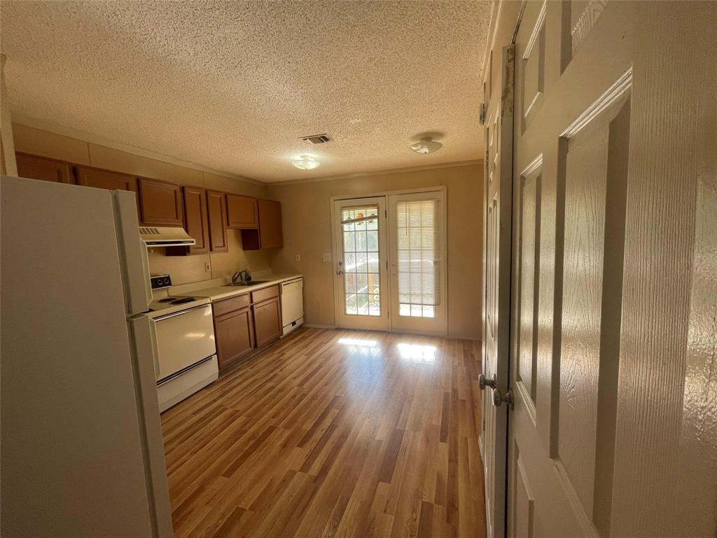 4217 Quail Ridge Court Granbury, TX 76049 - Photo 3 of 7