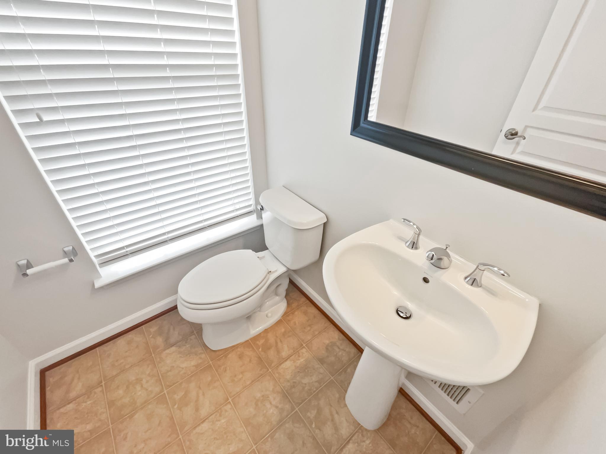 8366 Scotland Loop Manassas, VA 20109 - Photo 10 of 23