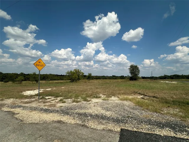 $350,000 | 327 County Road 327 Road, Granger, TX 76530
