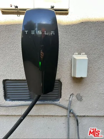 $7,500 | 1246 North Genesee Avenue, West Hollywood, CA 90046