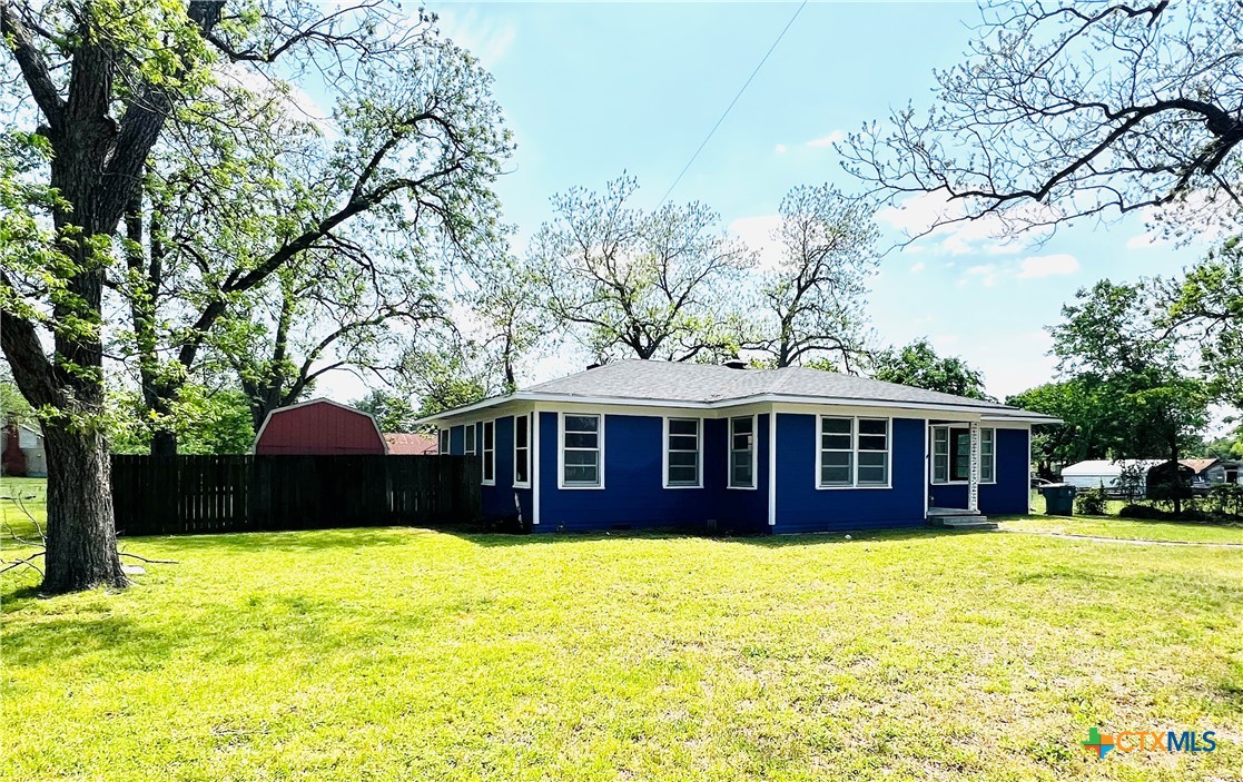 1307 West Main Street Cameron, TX 76520 - Photo 4 of 24 a view of a house with a swimming pool