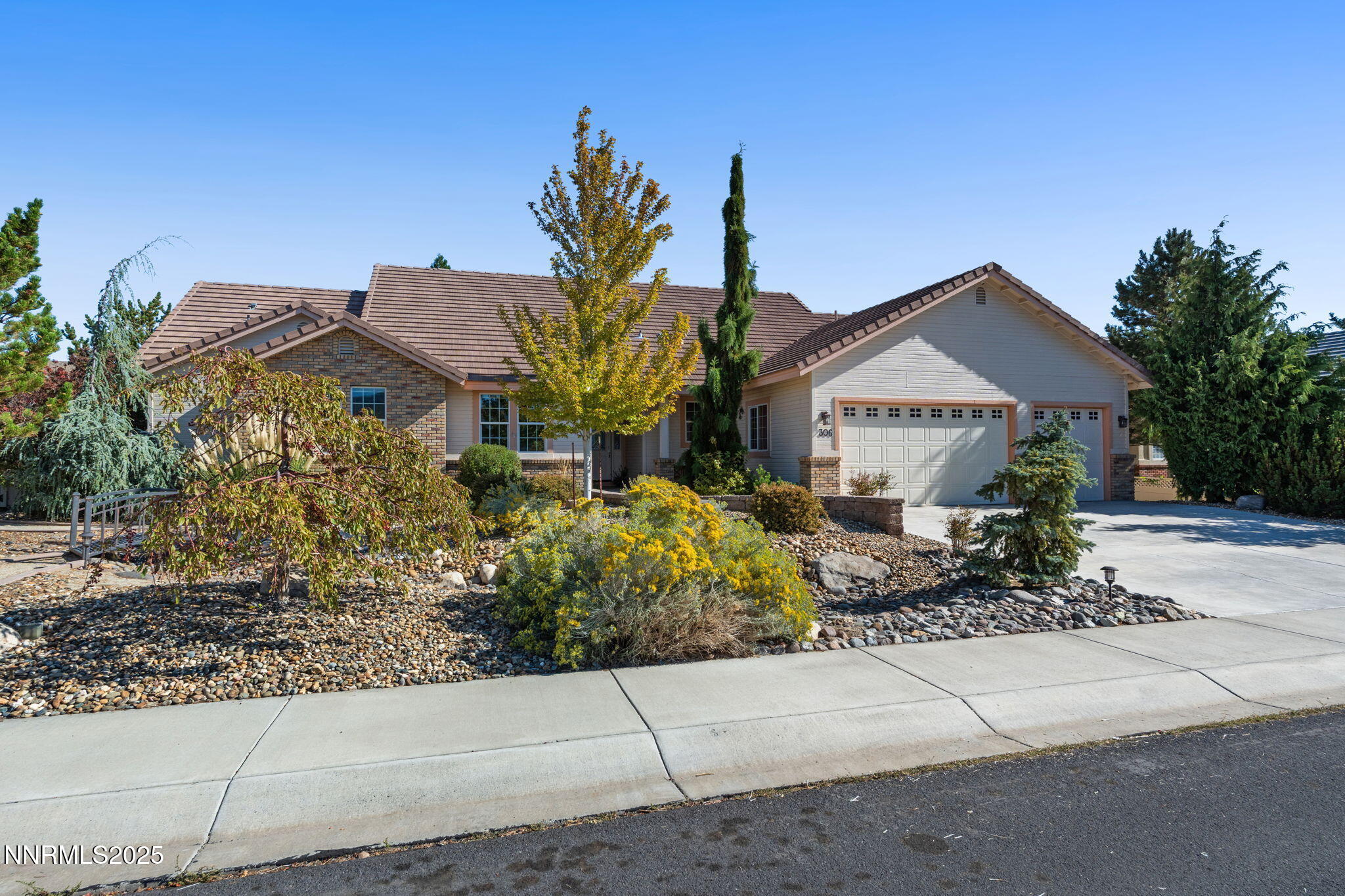 306 San Roma Drive Dayton, NV 89403 - Photo 4 of 46 3-web-or-mls-DSC02290