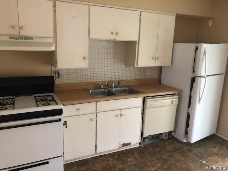 19620 15 Mile Road Clinton Township, MI 48035 - Photo 5 of 11