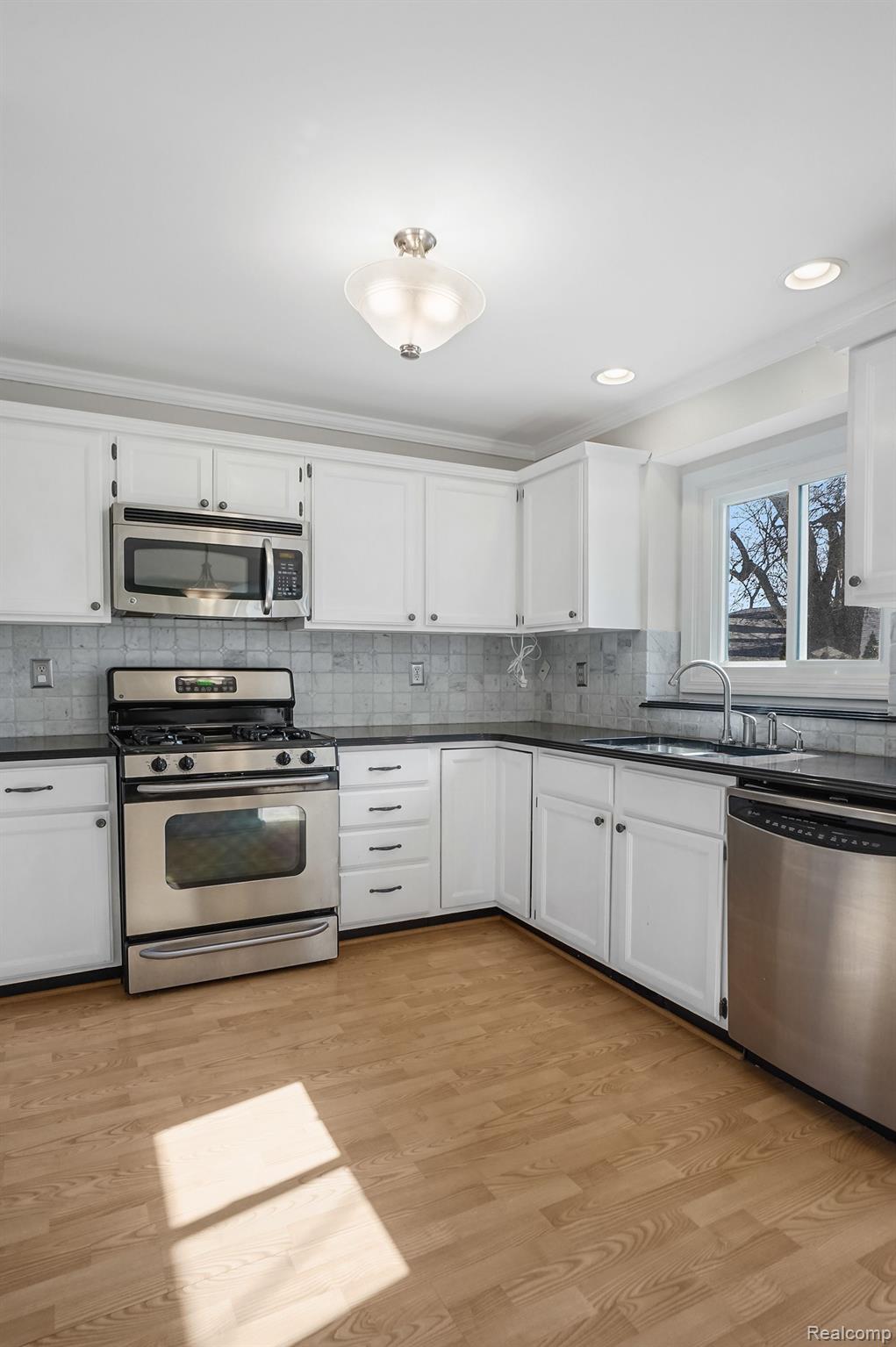 1349 Dorothea Road Berkley, MI 48072 - Photo 15 of 33 Gallery Image 15