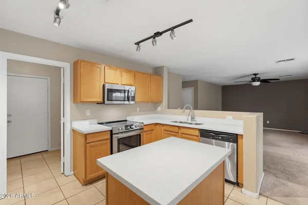 $2,095 | 1704 East Renegade Trail, San Tan Valley, AZ 85143