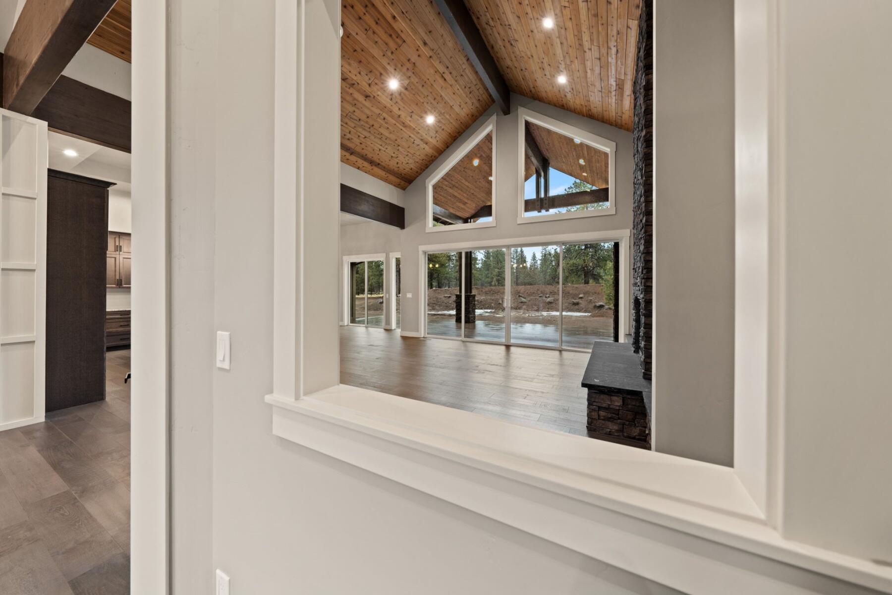 60201 Sunset View Drive Bend, OR 97702 - Photo 22 of 51 batch_20-web-or-mls-Riley Visuals-19