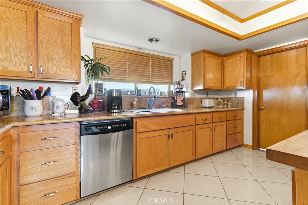 11468 Kiowa Road Apple Valley, CA 92308 - Photo 22 of 73