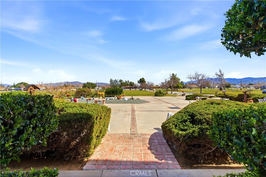 11468 Kiowa Road Apple Valley, CA 92308 - Photo 5 of 73