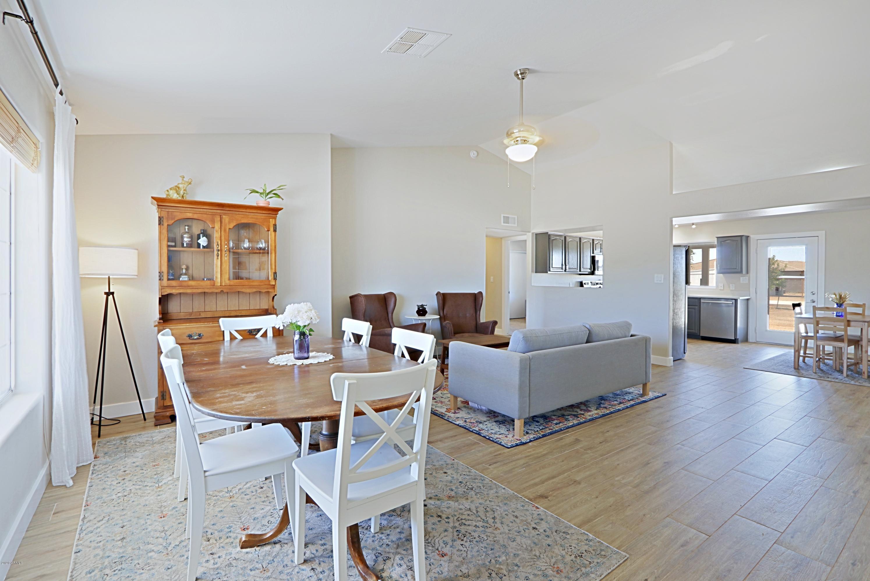 923 East Joy Ranch Road Phoenix, AZ 85086 - Photo 12 of 70 Greatroom 1