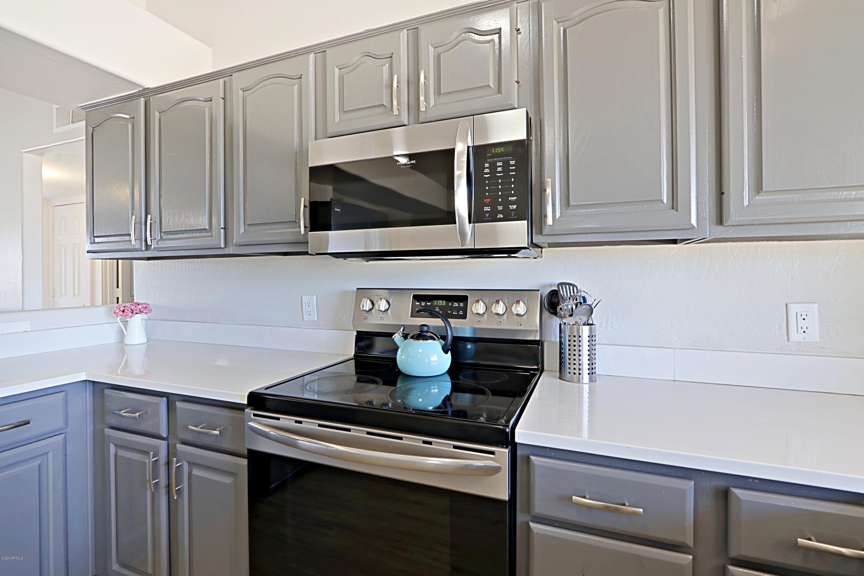 923 East Joy Ranch Road Phoenix, AZ 85086 - Photo 21 of 70 Kitchen 5