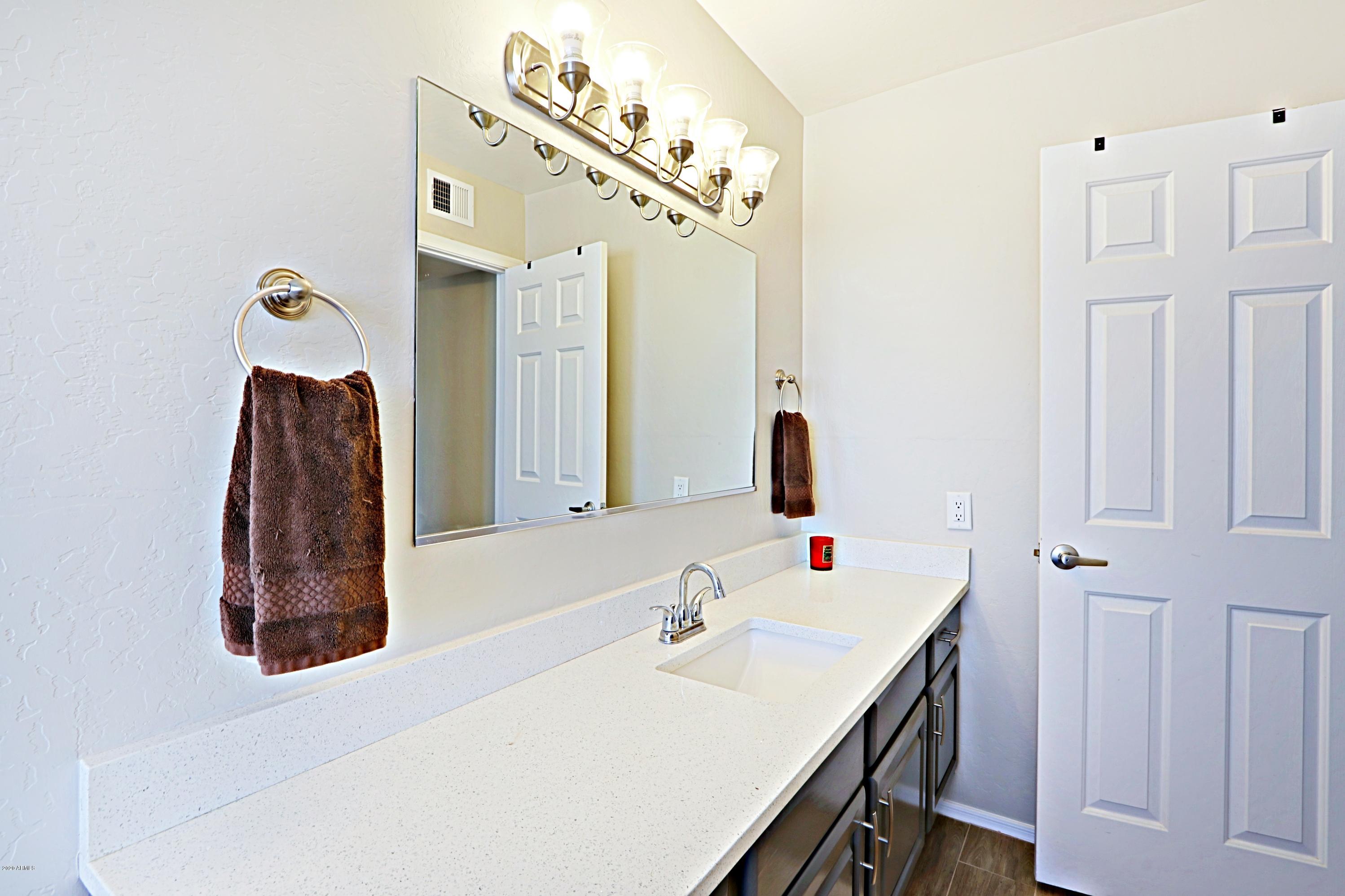 923 East Joy Ranch Road Phoenix, AZ 85086 - Photo 6 of 70 Master Bath 1