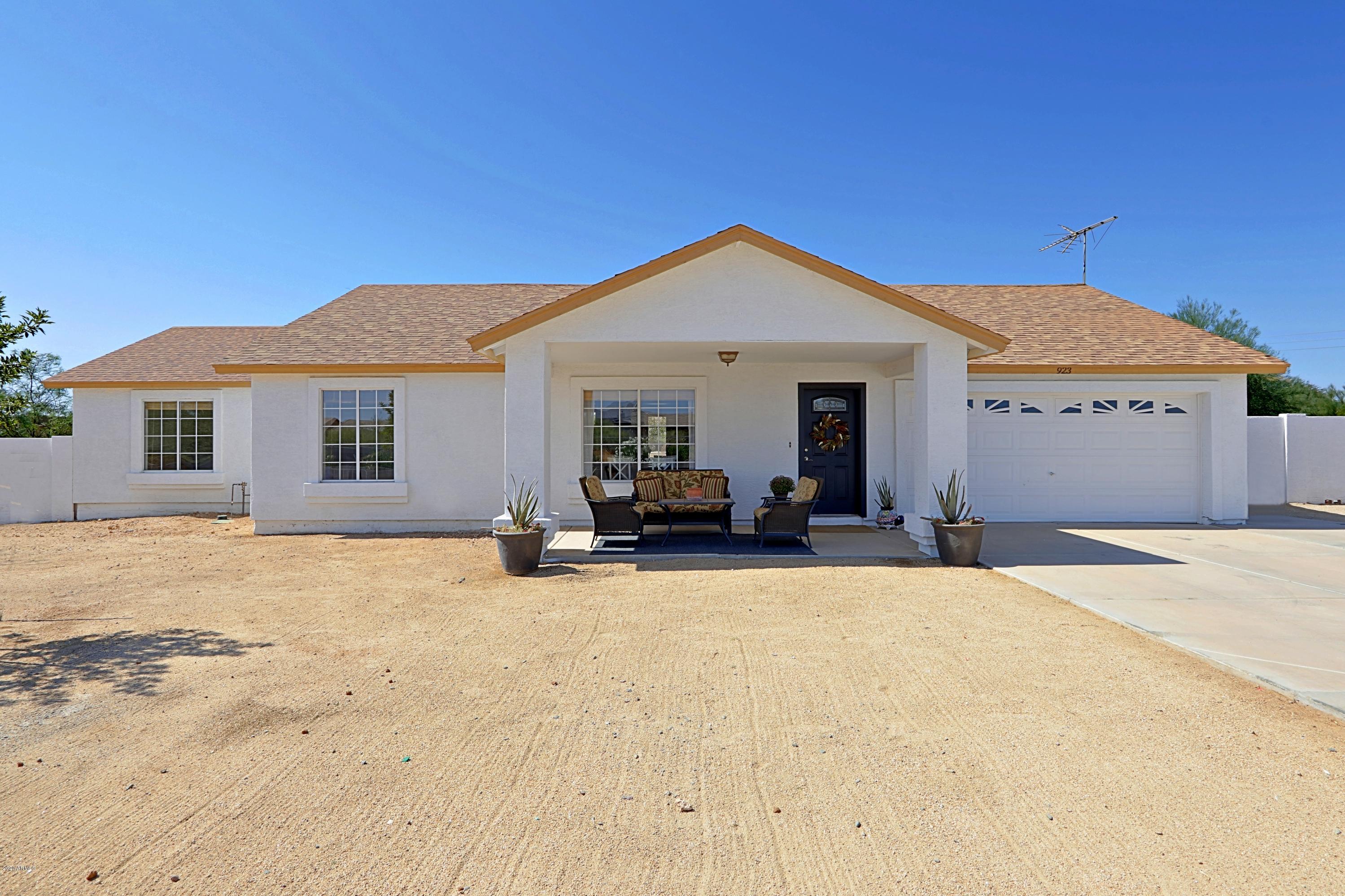 923 East Joy Ranch Road Phoenix, AZ 85086 - Photo 8 of 70 Front 2