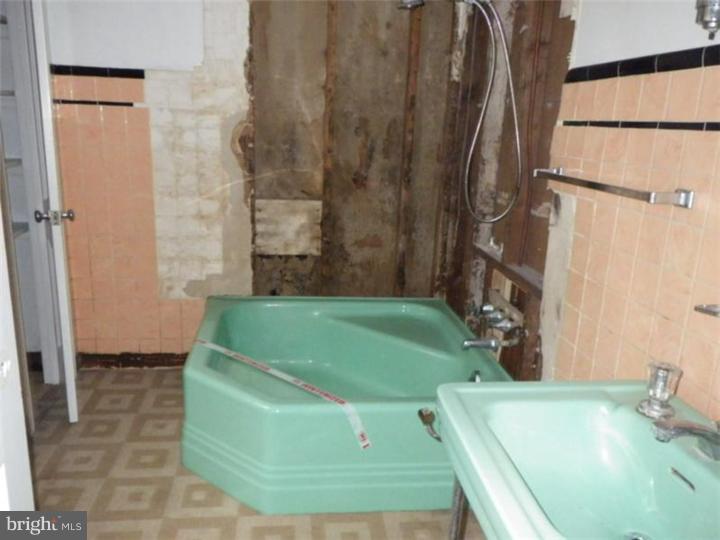 722 Ellis Road Willow Grove, PA 19090 - Photo 7 of 12 Gallery Image 7