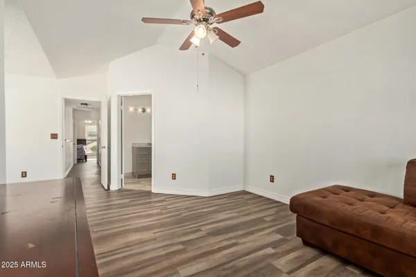 $2,100 | 501 East Topeka Drive, Phoenix, AZ 85024