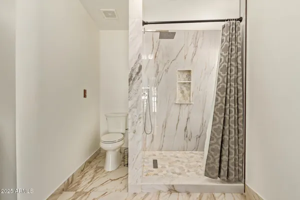 $2,100 | 501 East Topeka Drive, Phoenix, AZ 85024