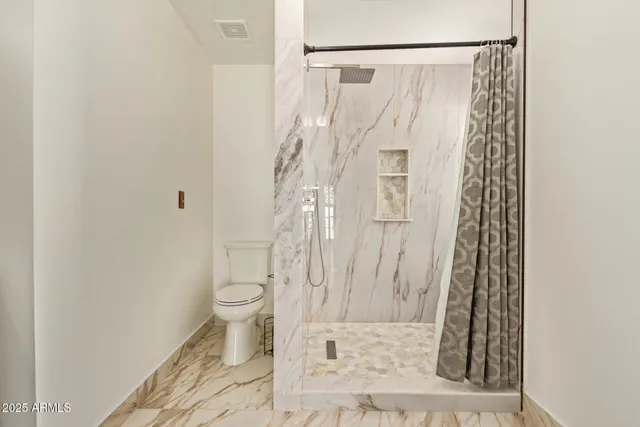 $2,100 | 501 East Topeka Drive, Phoenix, AZ 85024