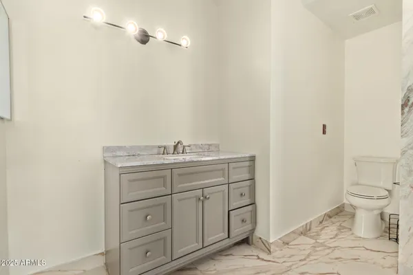 $2,100 | 501 East Topeka Drive, Phoenix, AZ 85024