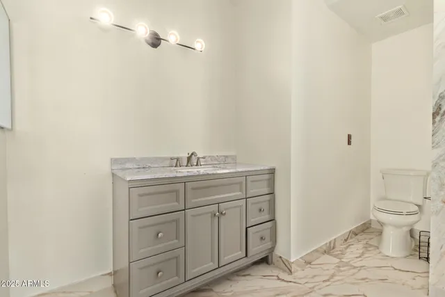 $2,100 | 501 East Topeka Drive, Phoenix, AZ 85024